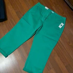 Crown and Ivy, green crop, 16